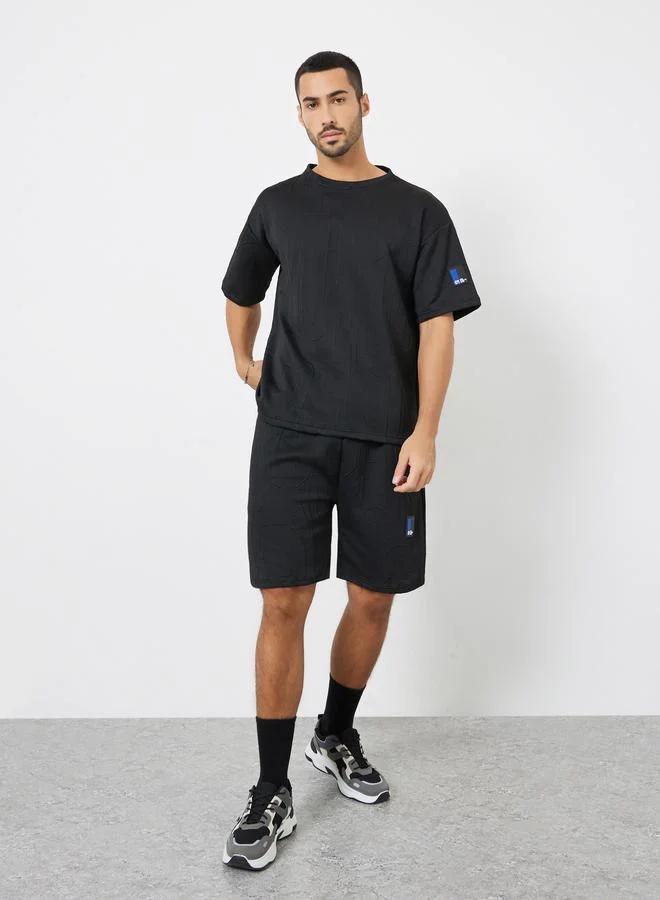 ستايلي طقم منسق من تيشيرت و شورت بنسيج